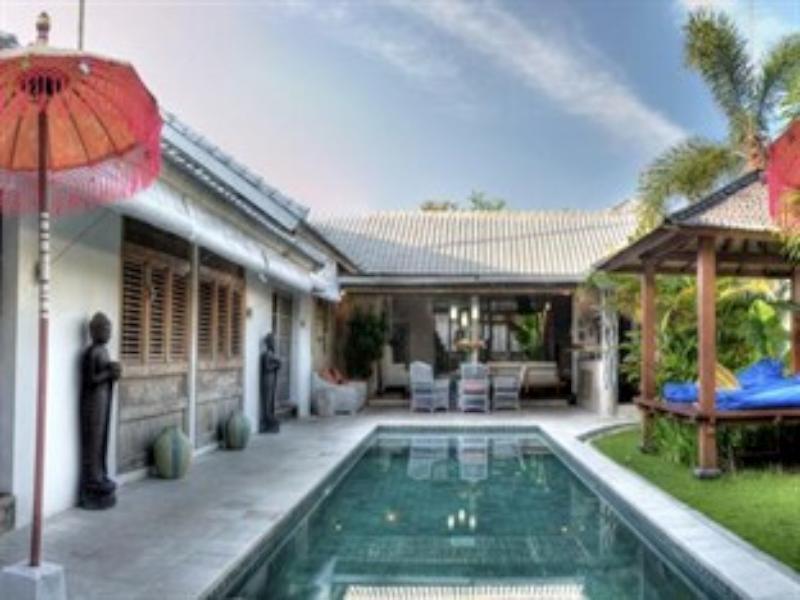 Coco Poco Villa Seminyak Exterior photo