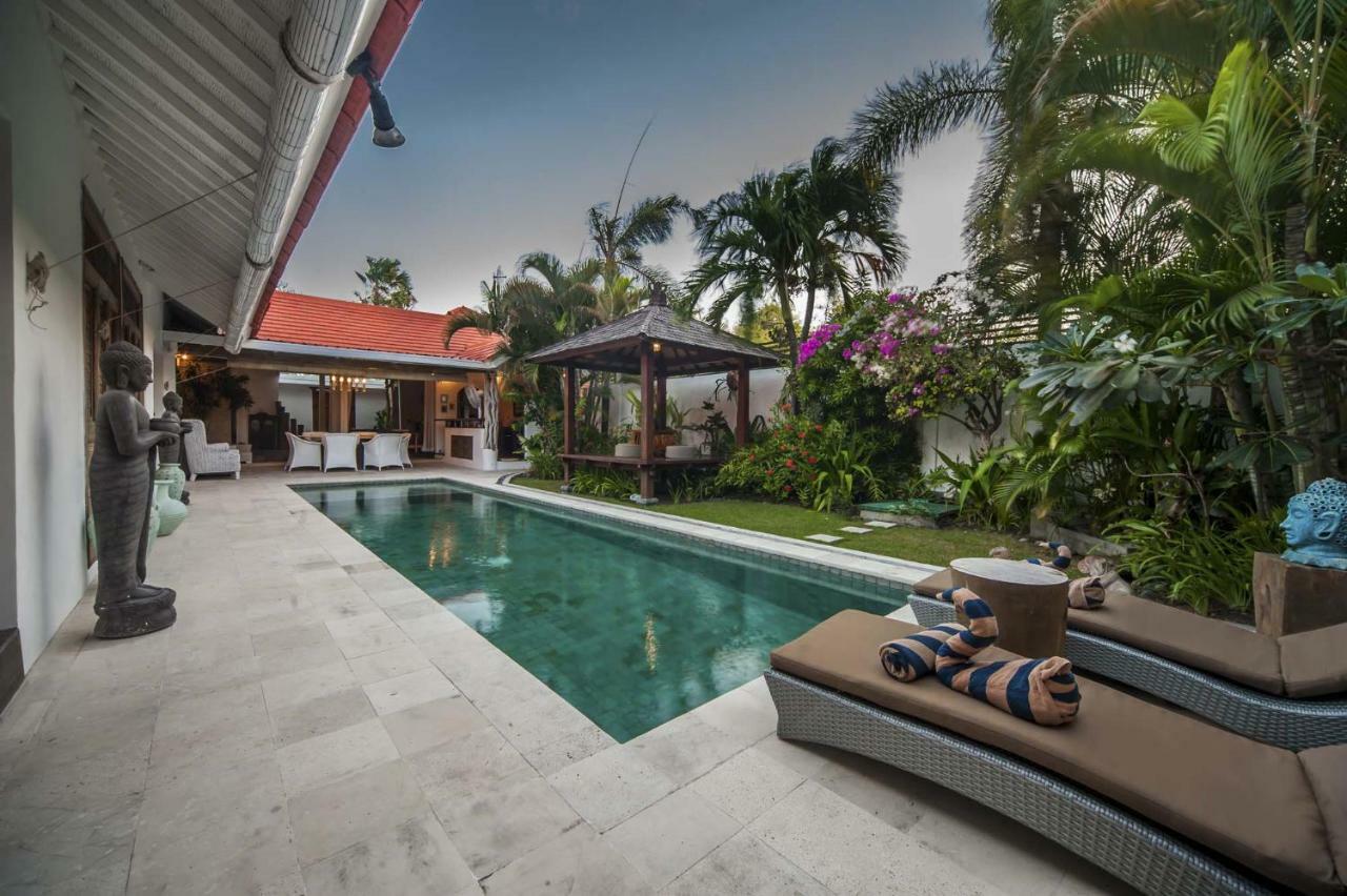 Coco Poco Villa Seminyak Exterior photo