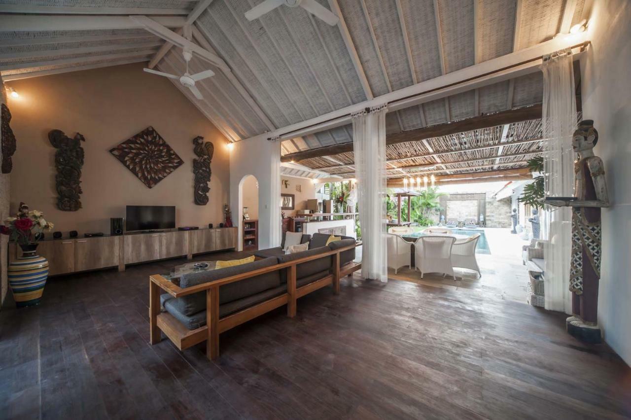 Coco Poco Villa Seminyak Exterior photo