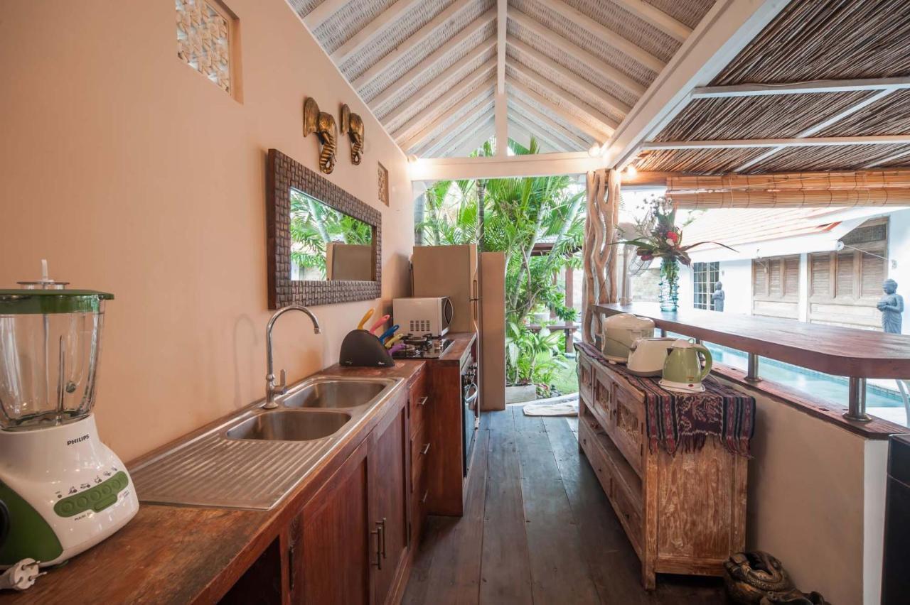 Coco Poco Villa Seminyak Exterior photo
