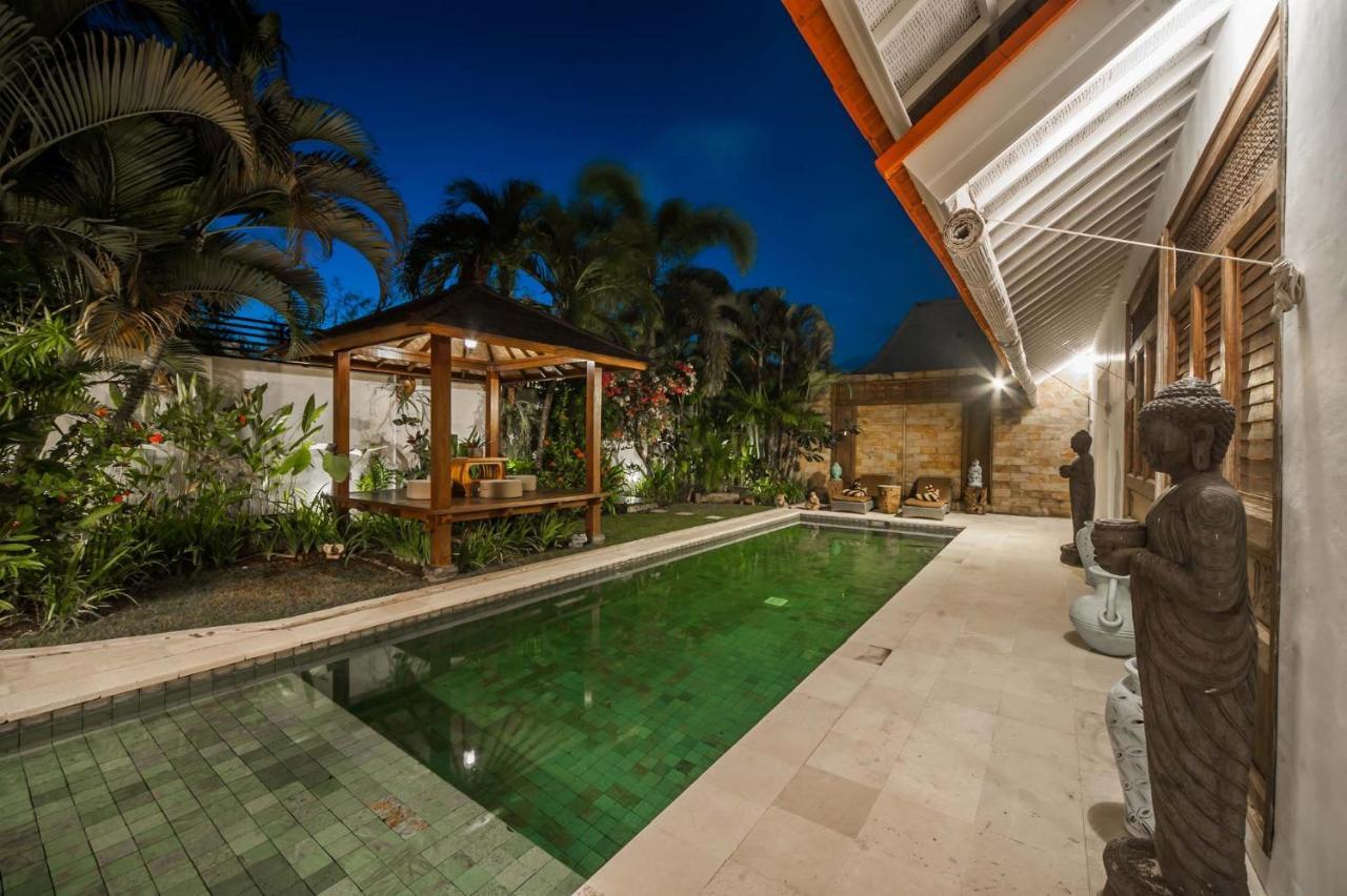 Coco Poco Villa Seminyak Exterior photo