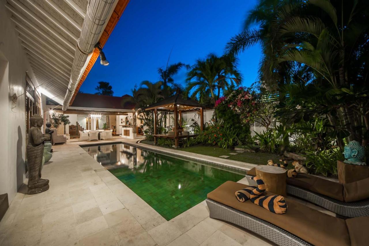 Coco Poco Villa Seminyak Exterior photo