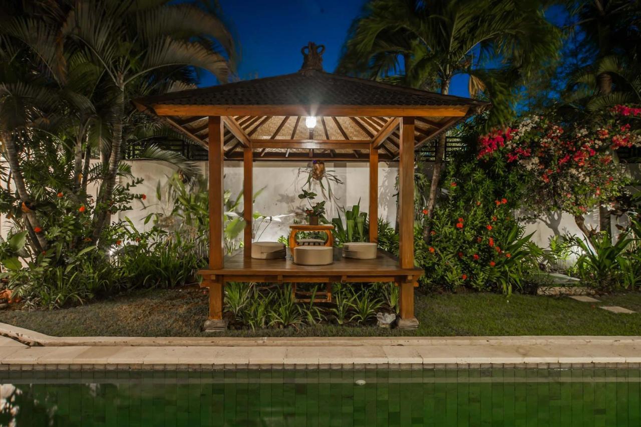 Coco Poco Villa Seminyak Exterior photo